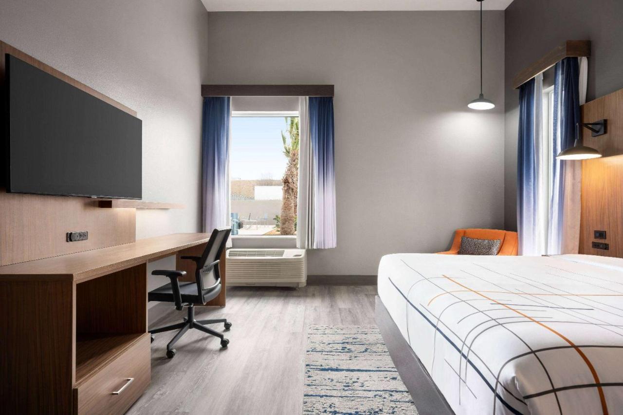 La Quinta Inn & Suites By Wyndham Del Rio Exteriér fotografie