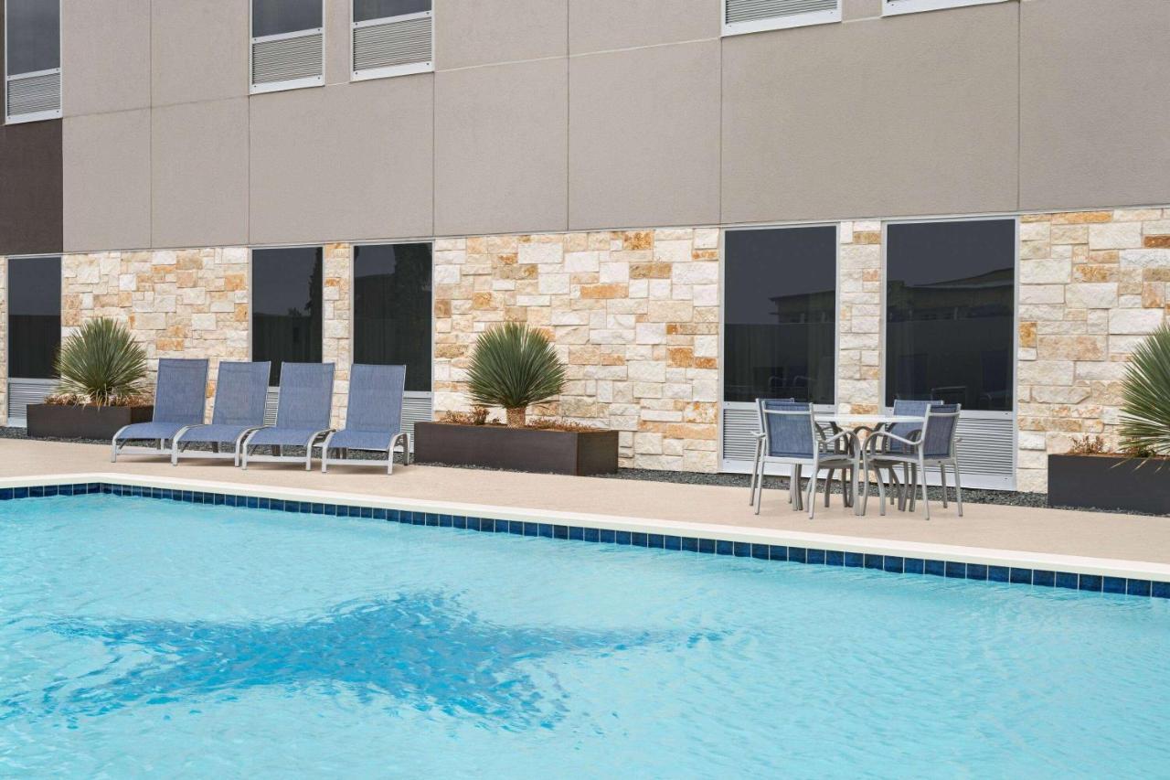 La Quinta Inn & Suites By Wyndham Del Rio Exteriér fotografie